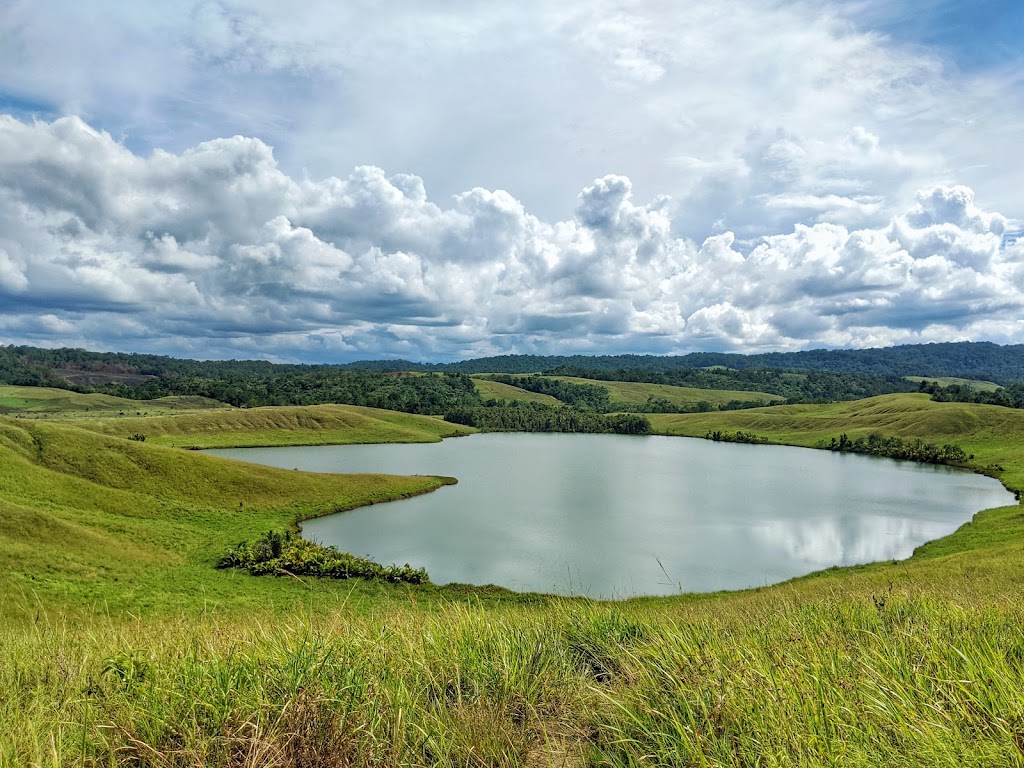 Pesona Tersembunyi Danau Emfote, Papua